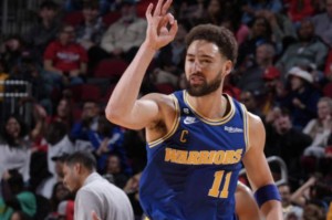 Mahjong-汤普森41分射穿航天城 休斯敦的夜空佛光普照