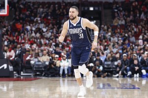 克里斯蒂：你会想尽办法多向克莱学习 与他成为队友太幸运了