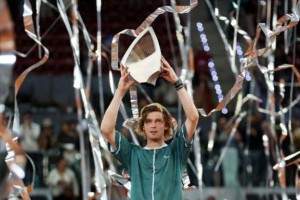 麻将胡了-张奔斗：卢布涅槃，心魔终需用“心”治愈